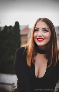 Annie_saint now wet she loves having her juicy ass squeezed this part 251