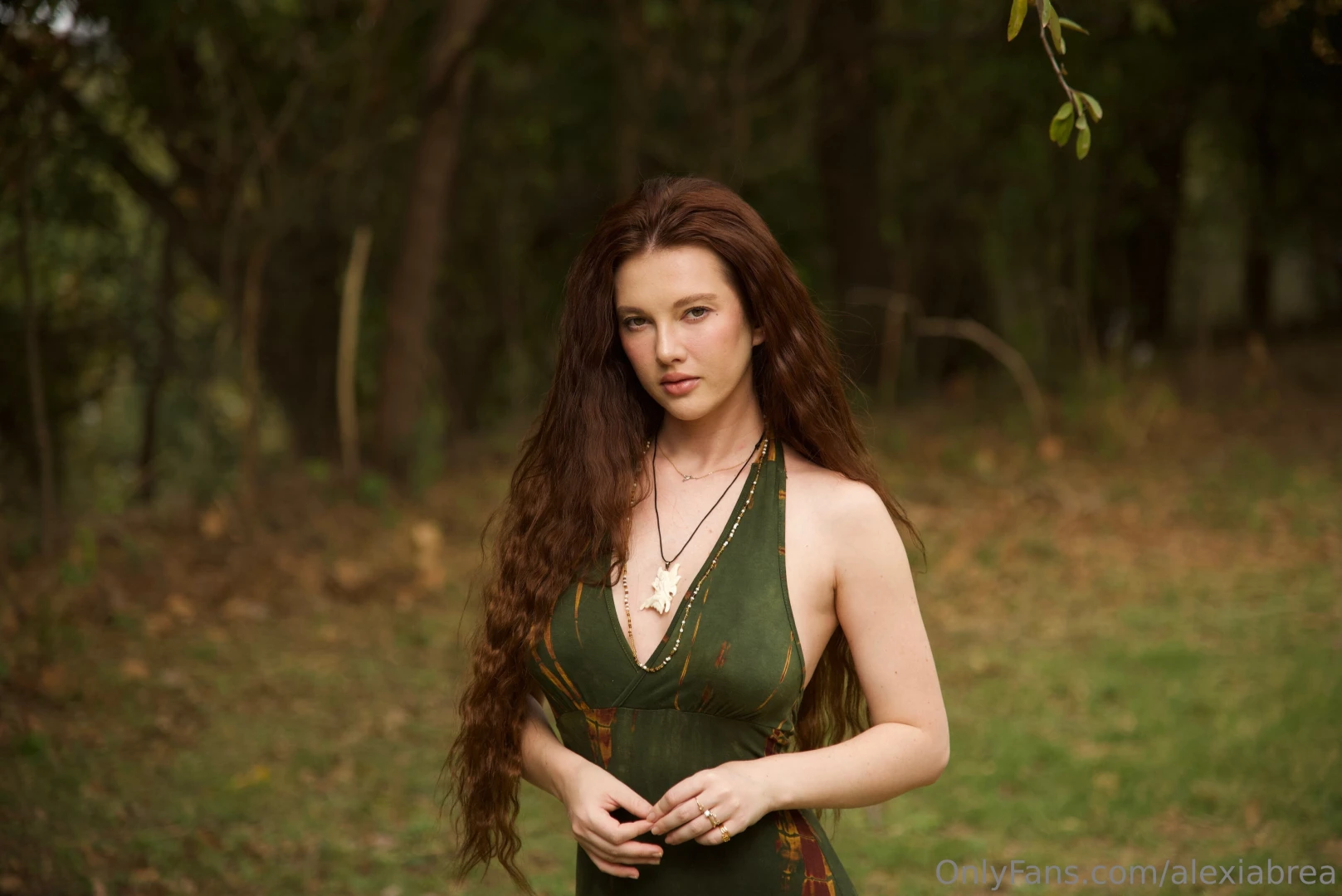 I m in that sweet spot between shy smiles and a bit of a tease care to 