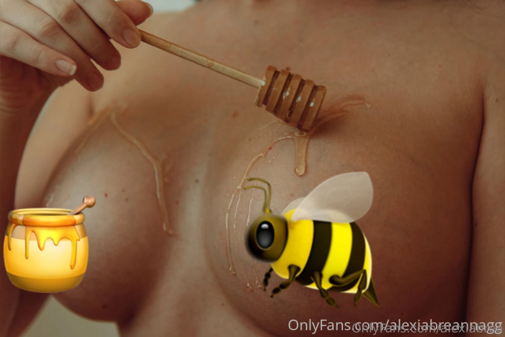 Oops got a lil sticky wanna come taste 