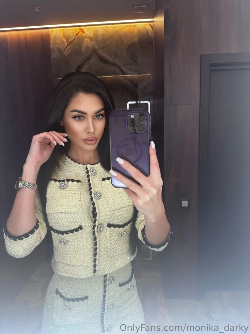 I m going for a chanel-inspired look today 