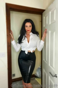 Who s ready to see me being a slutty secretary x
