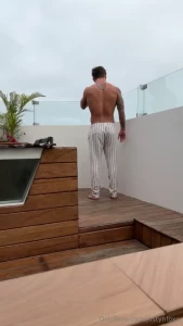 Check your dms to see some sunbathing i did