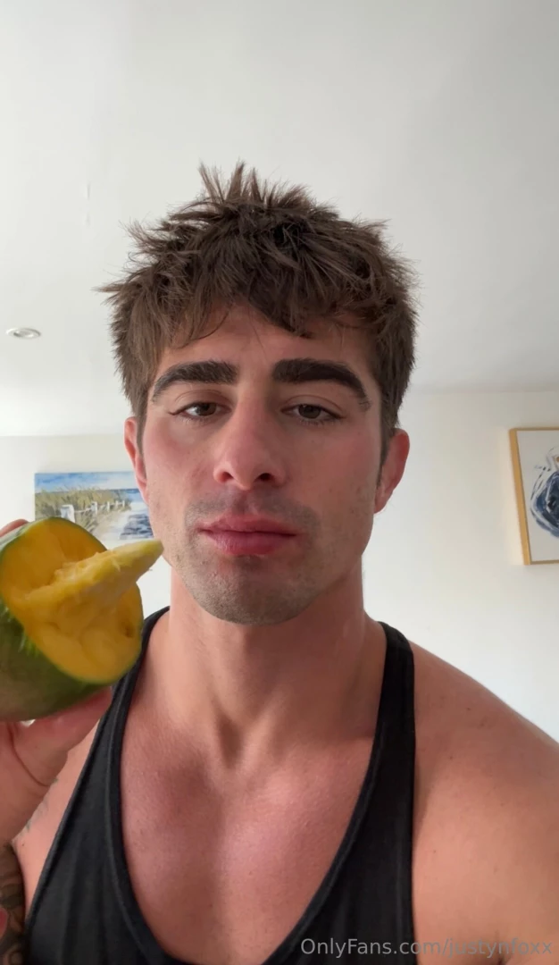 Who else loves sucking the juice out a mango 
