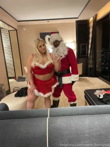 Who wants to see the holiday set with naomimoan sexy ass i love part 1