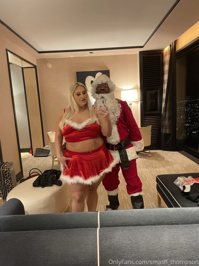Who wants to see the holiday set with naomimoan sexy ass i love 