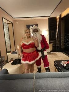Who wants to see the holiday set with naomimoan sexy ass i love