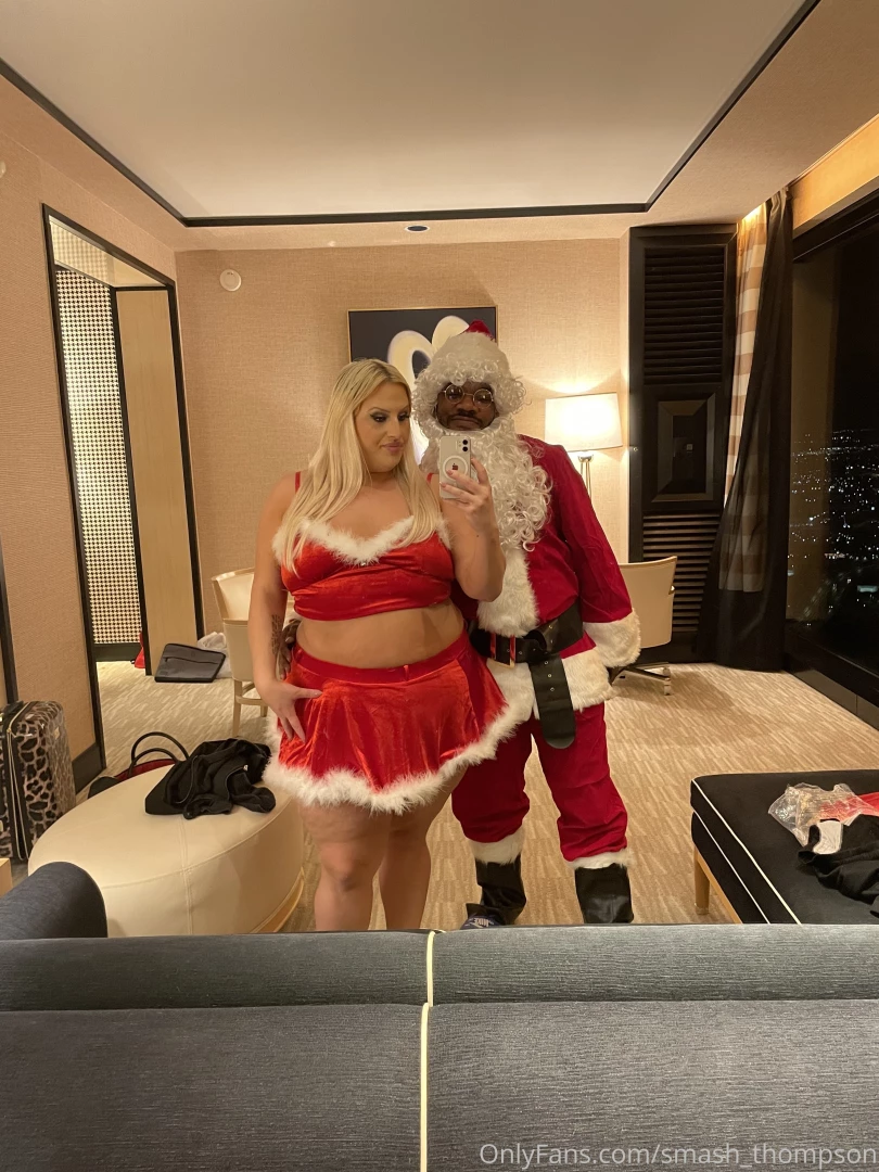 Who wants to see the holiday set with naomimoan sexy ass i love part 2 