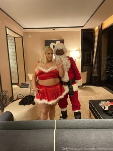 Who wants to see the holiday set with naomimoan sexy ass i love part 2