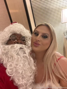 Who wants to see the holiday set with naomimoan sexy ass i love part 5