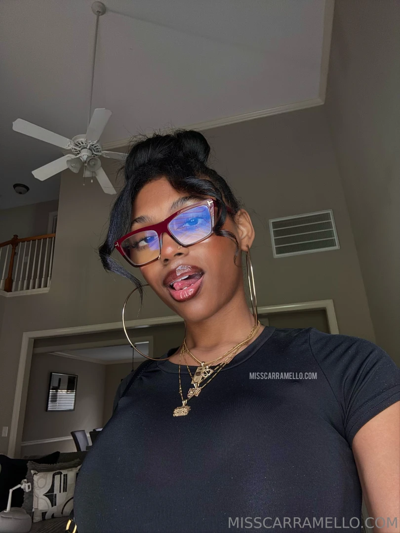 Happy titty tuesday swipe to pull up my shirt 