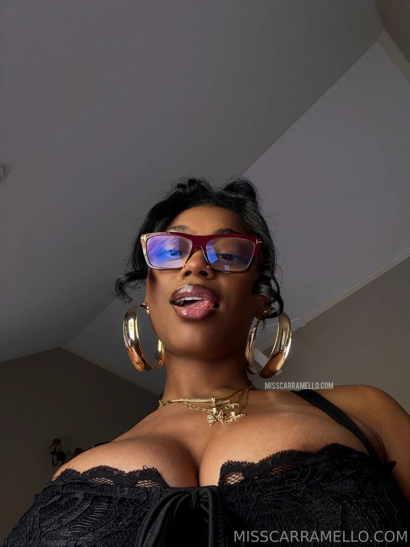 Pretty tits with a pretty smile part 1 