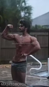 You see a hurricane i see hot content