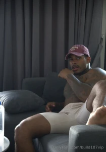 This picture charged for a good march but to use it you need to leave