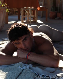 Nah i don t smile i just fuck layin in the sand starin like i already