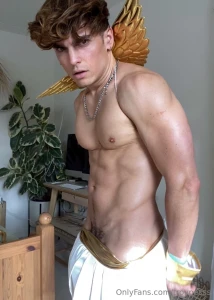 Lookin sweet but you know this cupid hidin somethin big unlock it and