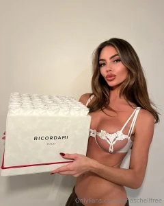 I m running holiday promos at ennaschell and you really shouldn t miss