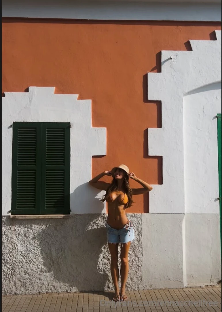 Dm me at ennaschell for free titty pics this holiday season 