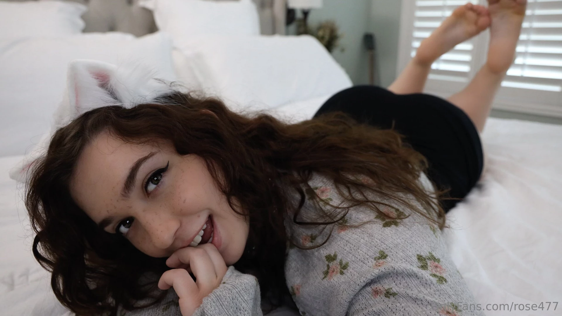 Can this kitty give u kisses part 1 