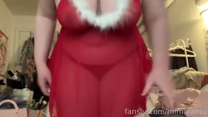 Just a cute little video playing in my santa outfit hehe lewdtuber