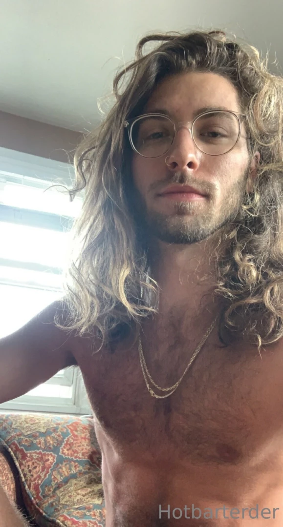 Hey who wants to see my fat cock 