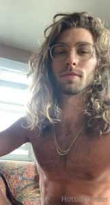 Hey who wants to see my fat cock