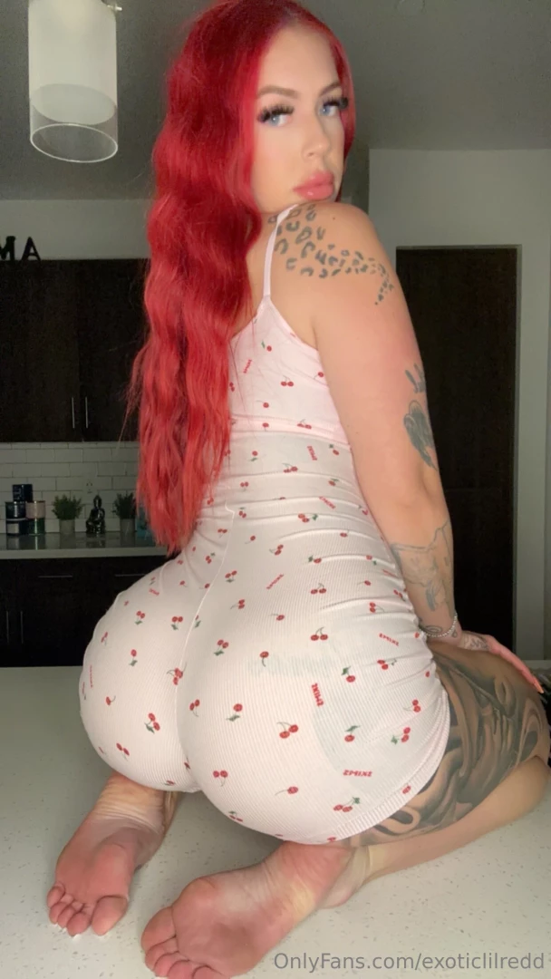 2 hours left live show tonight make me your nasty girl 10pm pst 1am 