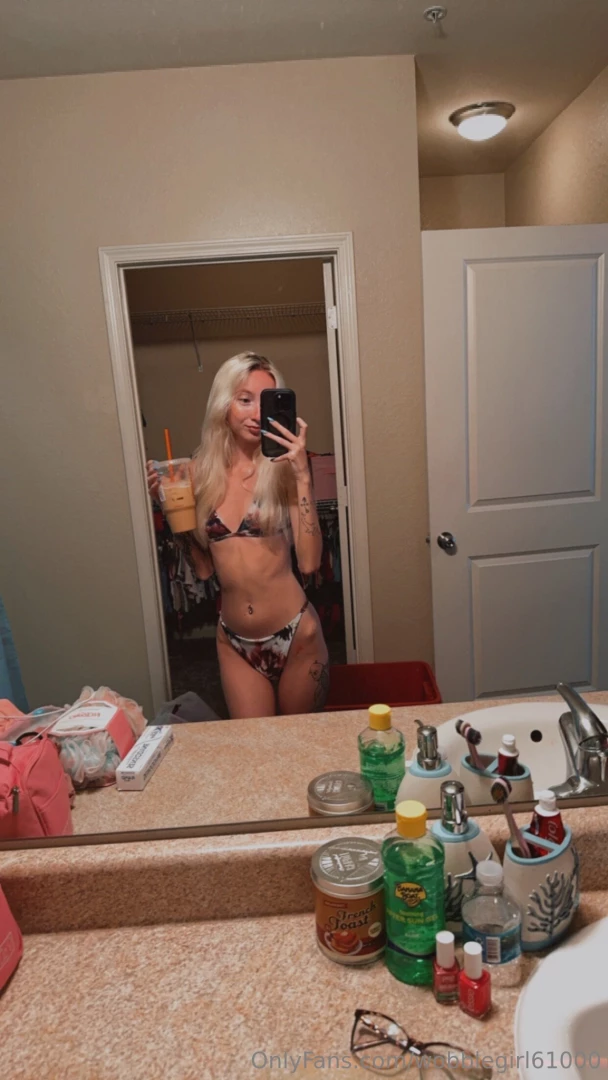 So like who wants to buy me dunkin all day everyday baby 