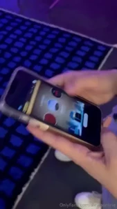 How do you pass the time on your phone when you re bored