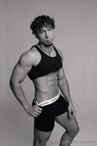 All i know is hustle mode always on that grind