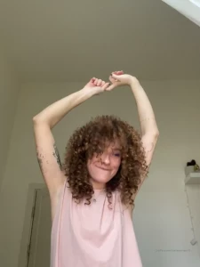 banana69split - I love it when my hair is so frizzy and unruly just like me 