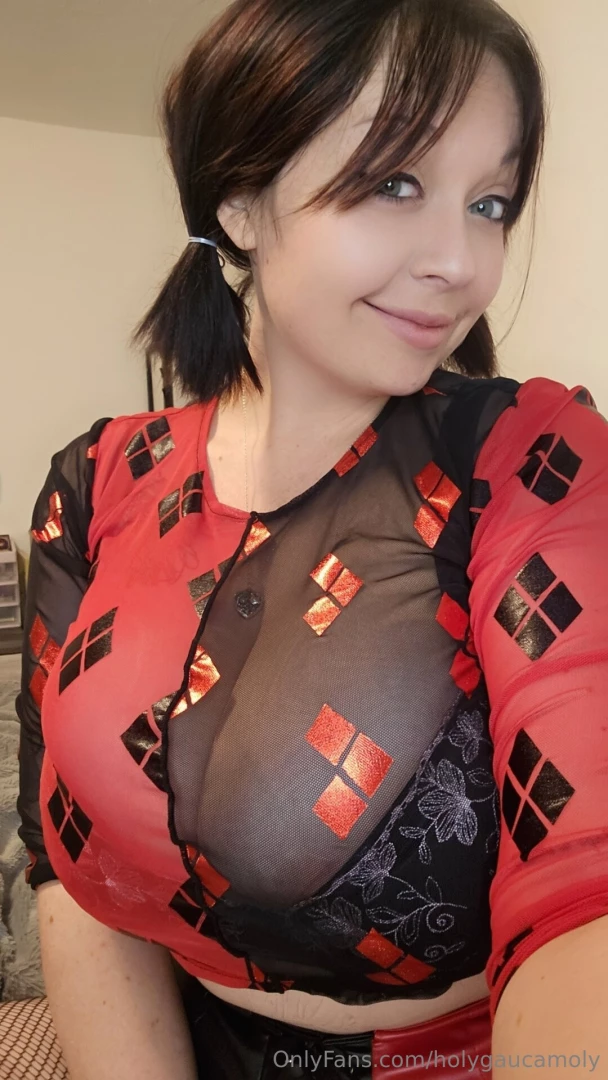 Yall seem to be needing cuddles a lot right now so wholesome gamer gf 