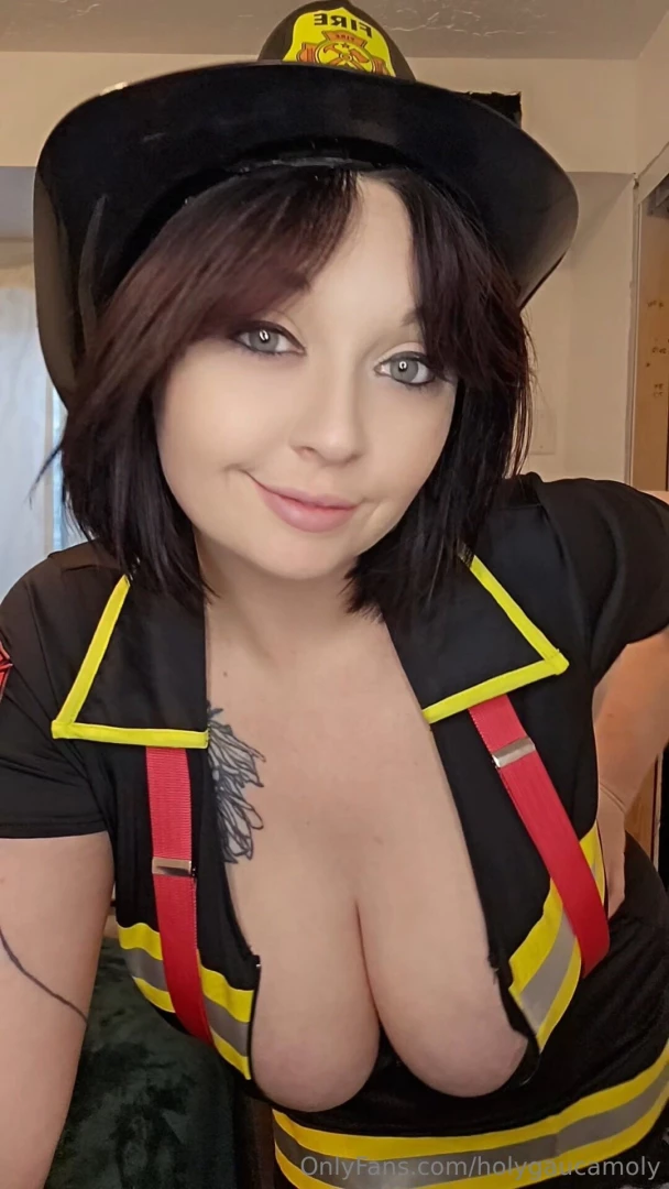4 people suggested cosplaying a firefighter soooo do you need me to part 1 