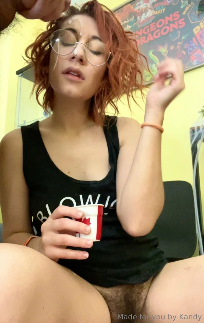 I received a huge cumshot over my face ho ricevuto una bella sborrata 