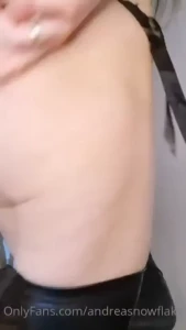 I am the queen of your fantasies and my body is yours to worship watch