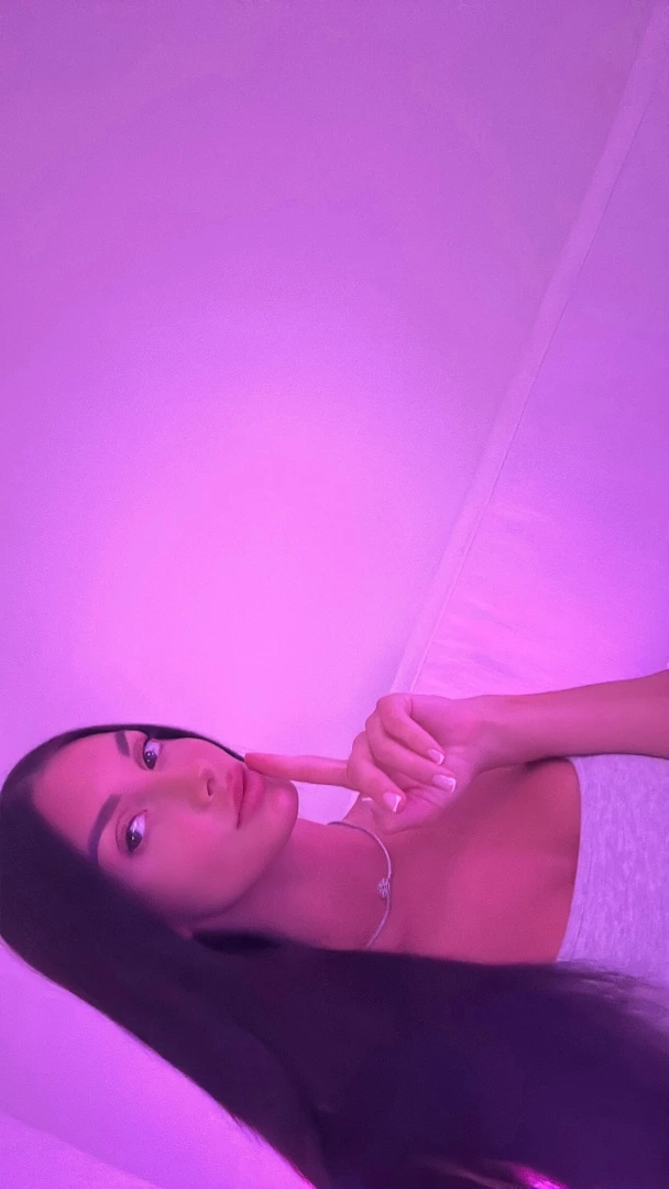 It s saturday night what are we doing tip 5 to chat with me right now 