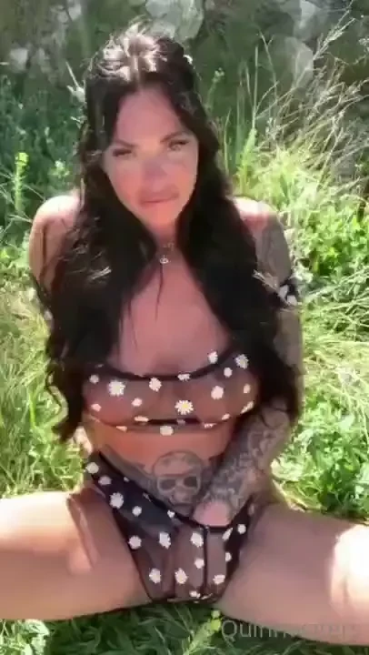 Itschloelopezz is soaking wet and ready for you to cum taste she made 