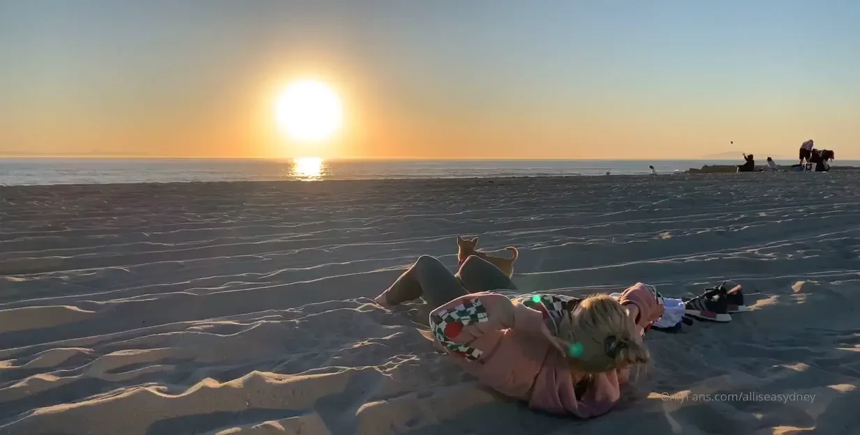 Abs amp glute work whilst catching the sunset at the beach 