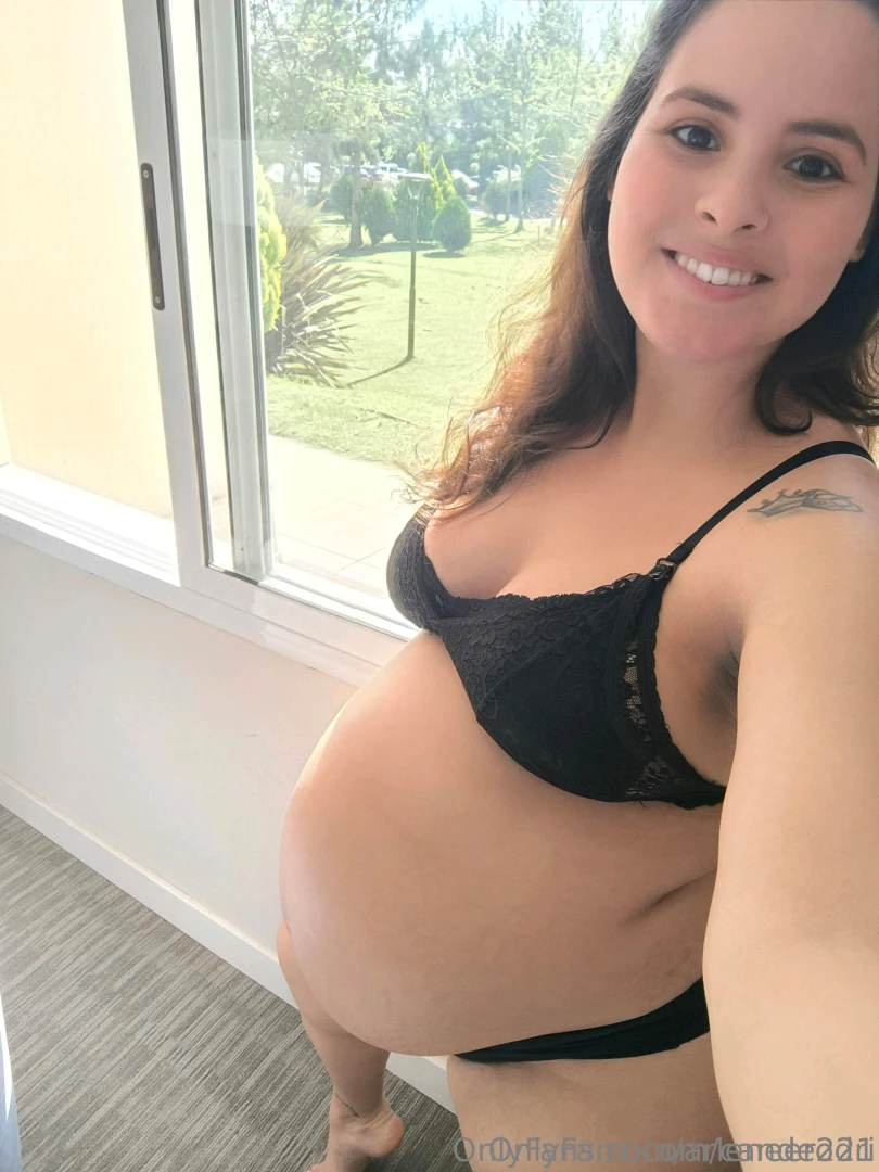 This thick glowing beauty cande221 has been extra needy lately 