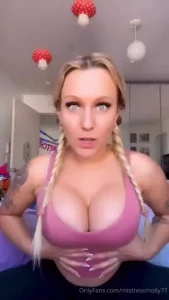 Just relax focus on my eyes my big cleavage just focus on me all you