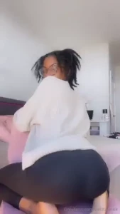 How does my ass look in these leggings part 1