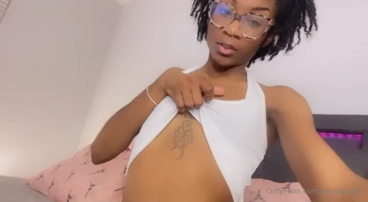 Wanna get naked w me 