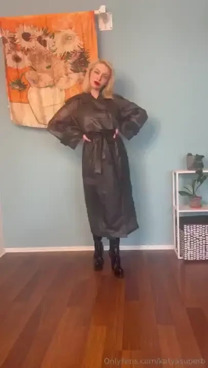 I wear only this raincoat and boots 
