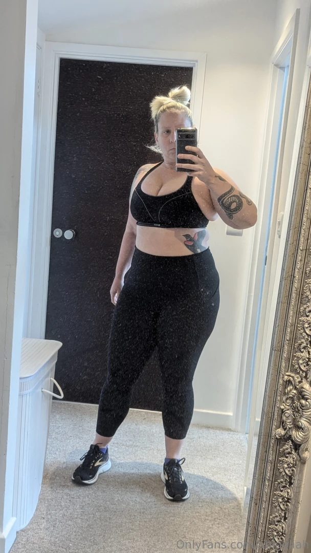 I m back baby did you miss me and yes you re right i need to dust my 