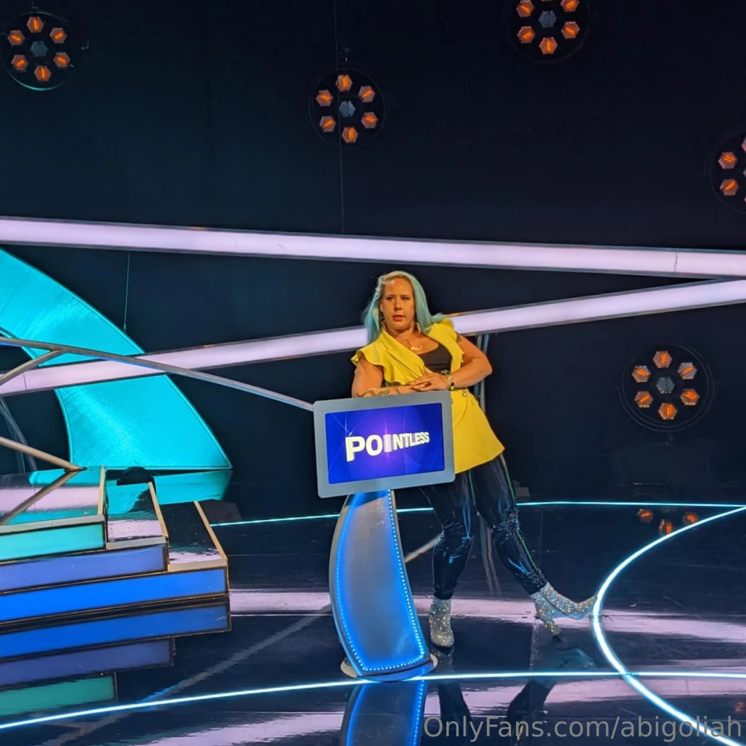 My episode of celebrity pointless airs tonight on bbc one 7 35pm watch part 1 