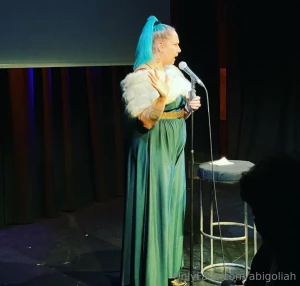 I present to you my holiday show outfit for december what do you think