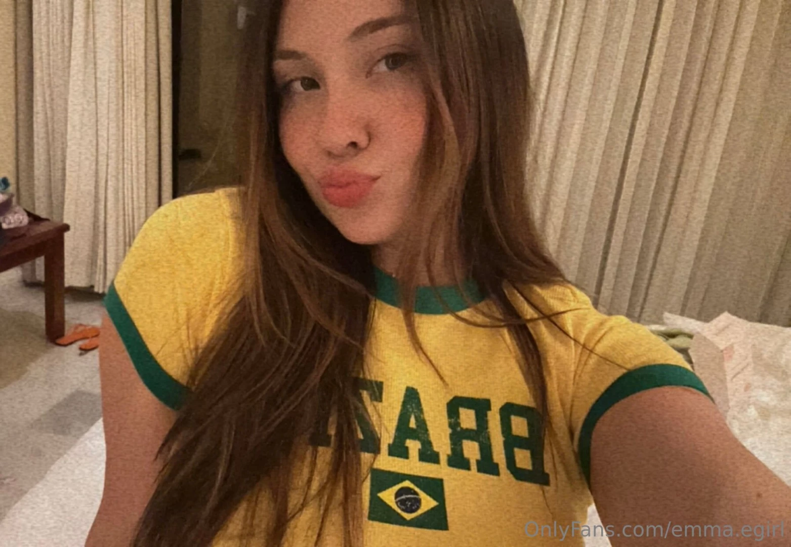 Wanna borrow me a kiss 