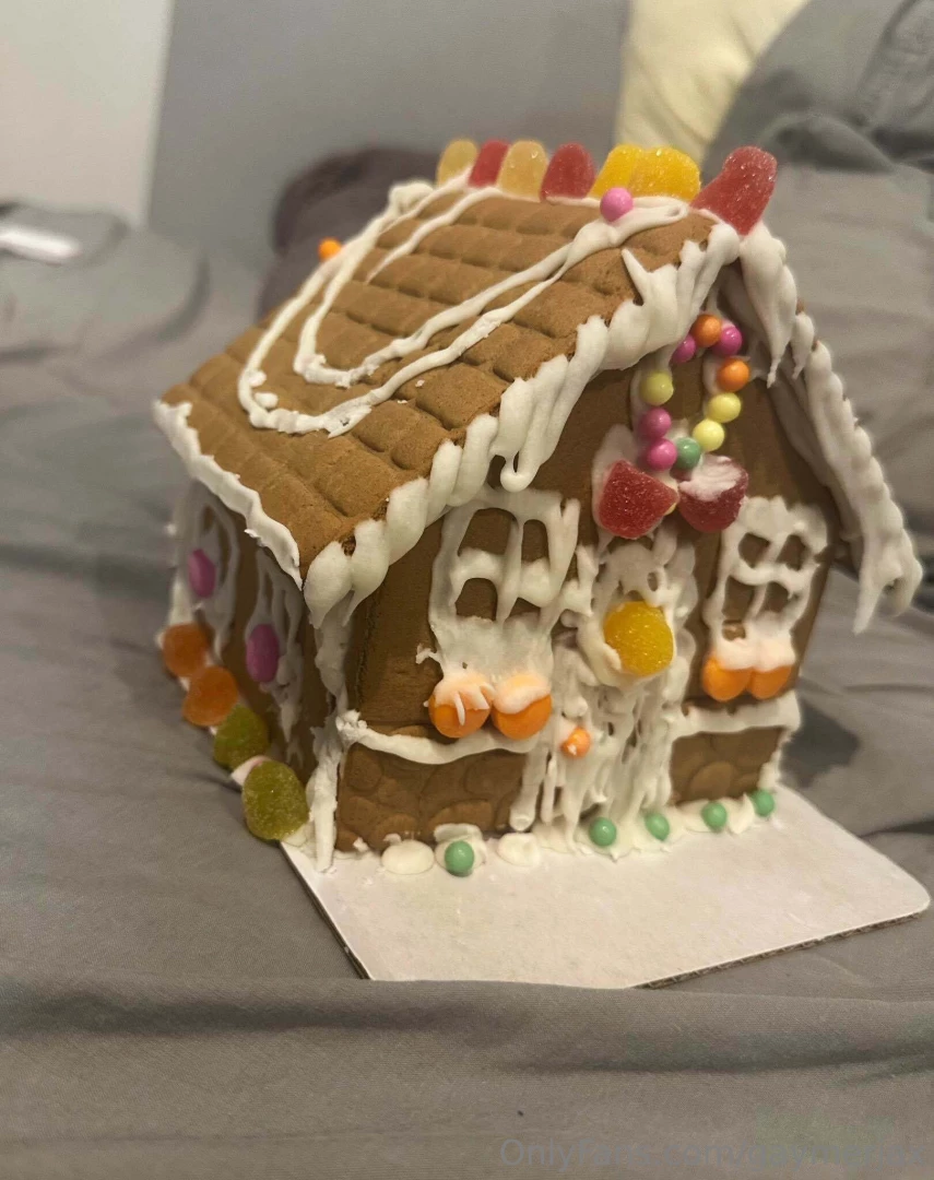 Destroyed this warm freshly baked gingerbread hole with my enormous 