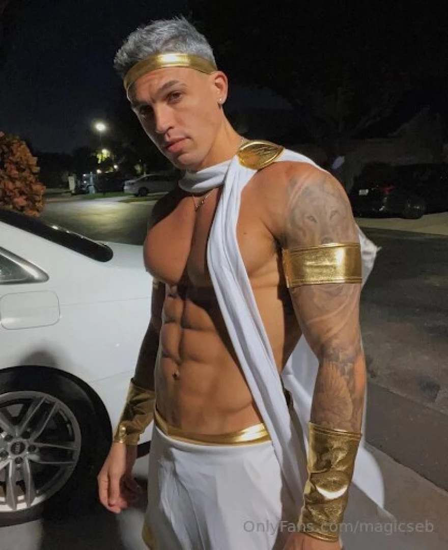 Happy halloween things are gonna get crazy tonight in the dms who s 