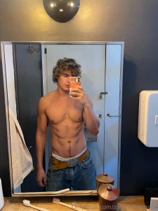 Just took some fresh nudes you guys been really liking when i flash my