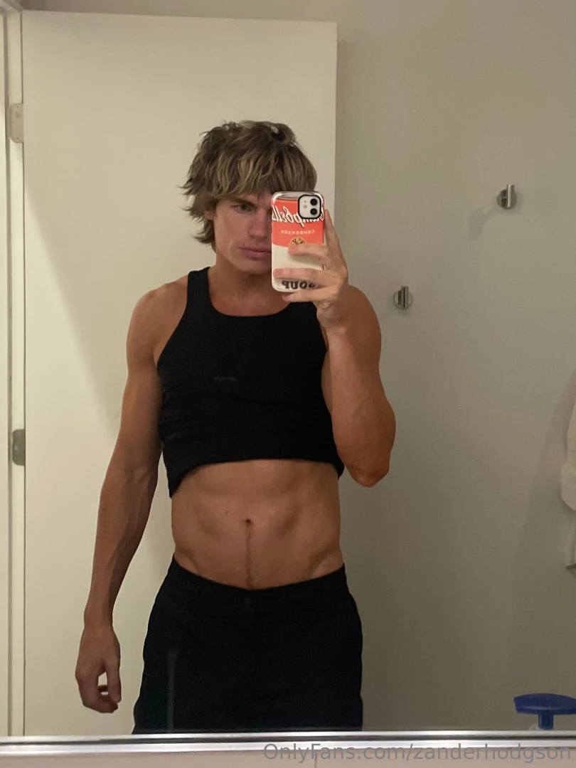 Swipe to watch me stip down every single piece of clothing 